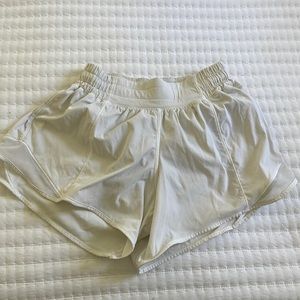 Lululemon Women’s Hotty Hot Low-Rise Lined Short 4”, size: 2, color: white